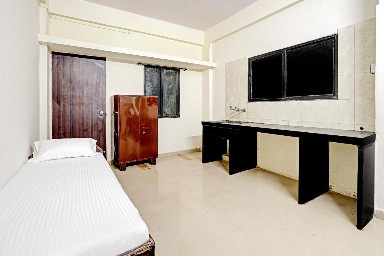 Amba Executive An Apartment Hotel Mundhva Екстериор снимка