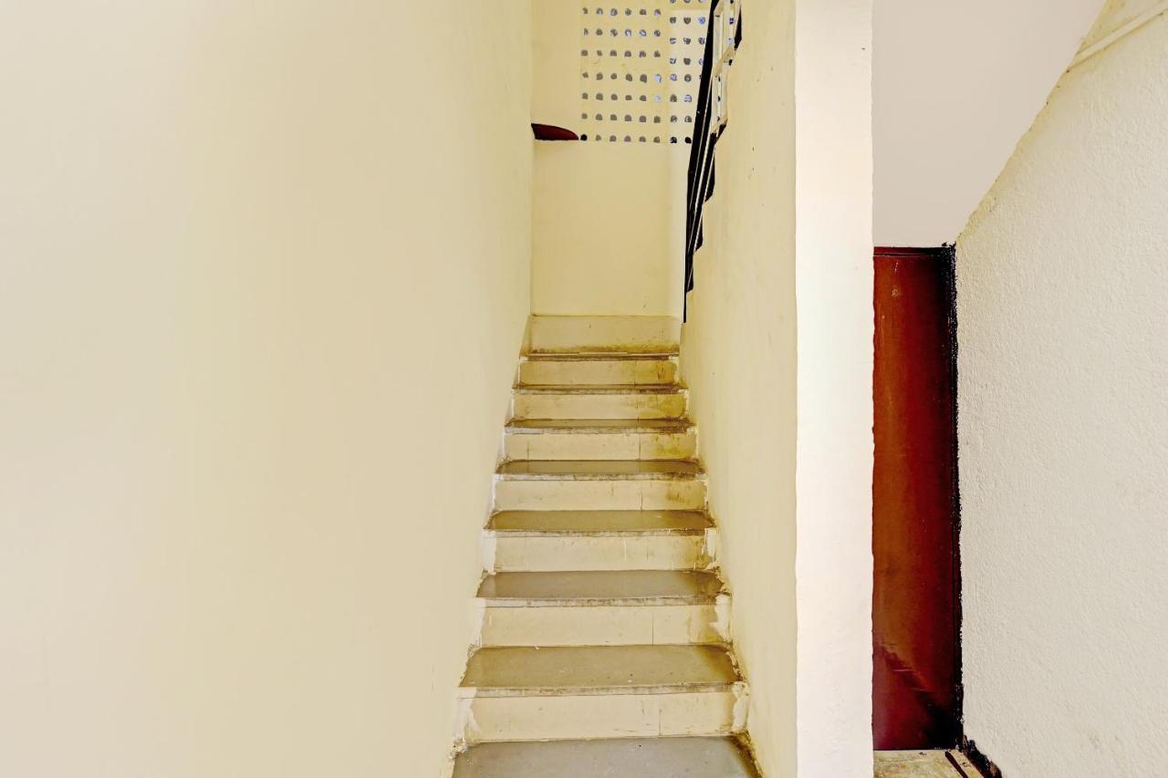 Amba Executive An Apartment Hotel Mundhva Екстериор снимка