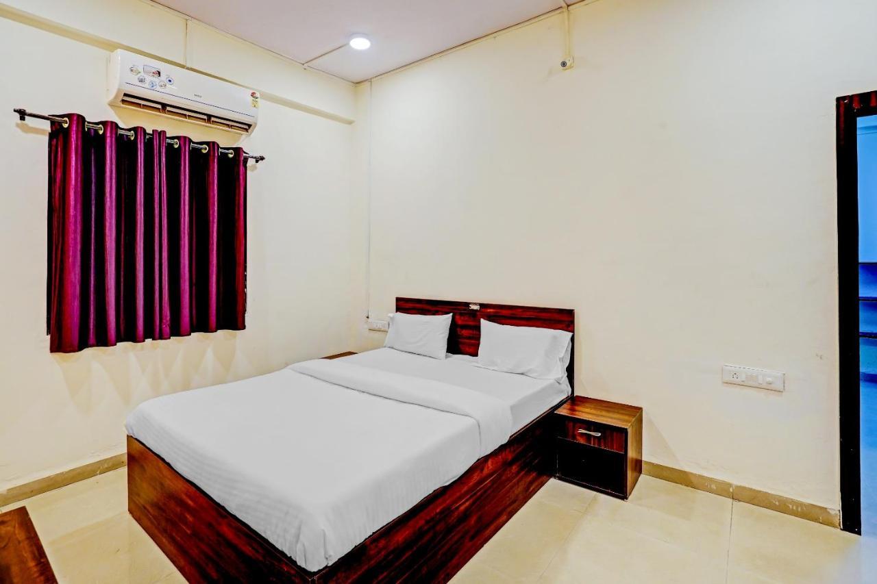Amba Executive An Apartment Hotel Mundhva Екстериор снимка