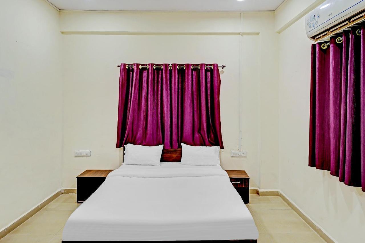Amba Executive An Apartment Hotel Mundhva Екстериор снимка