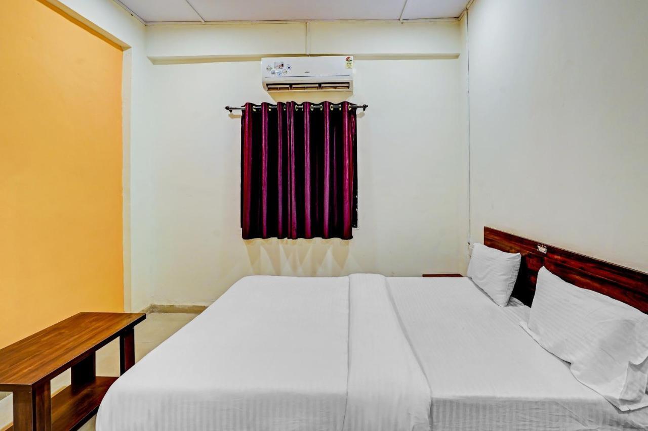 Amba Executive An Apartment Hotel Mundhva Екстериор снимка