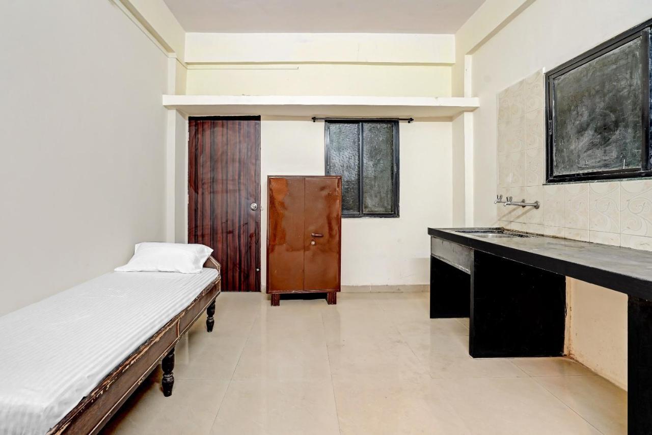Amba Executive An Apartment Hotel Mundhva Екстериор снимка