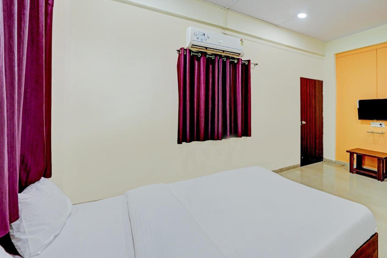 Amba Executive An Apartment Hotel Mundhva Екстериор снимка
